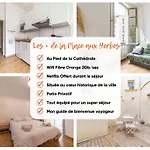 Un Pied A Terre Avec Terrasse A La Cathedrale - Nuit A *