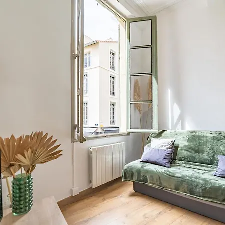 아파트 Un Pied A Terre Avec Terrasse A La Cathedrale - Nuit A 님