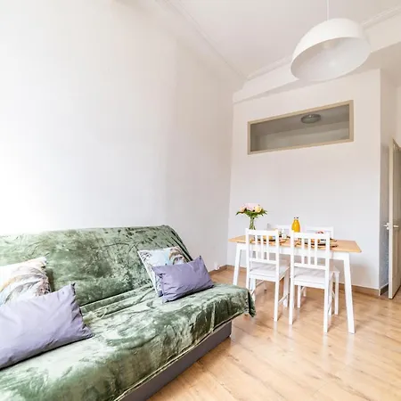 Appartement Un Pied à Terre Avec Terrasse à La Cathédrale - Nuit à Nîmes