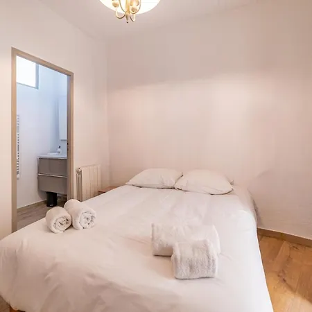아파트 Un Pied A Terre Avec Terrasse A La Cathedrale - Nuit A *