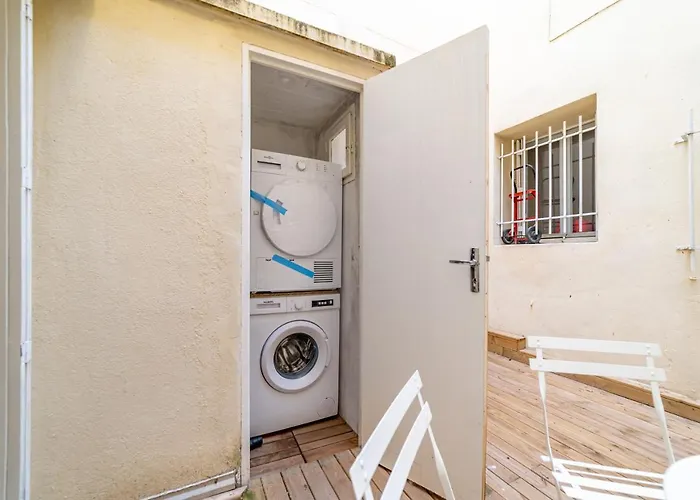 Un Pied A Terre Avec Terrasse A La Cathedrale - Nuit A *