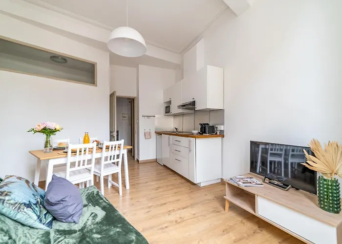 Un Pied A Terre Avec Terrasse A La Cathedrale - Nuit A