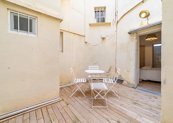 Appartamento Un Pied à Terre Avec Terrasse à La Cathédrale - Nuit à *
